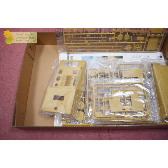 Bronco WZ-701 Armoured Command & Control Vehicle Model 1/35 (Package Wear) - Picture 4 of 14